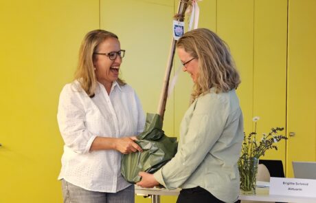 Die Neue Co-Präsidentin Brigitte Schmid mit der scheidenden Präsidentin Alexandra Stocker